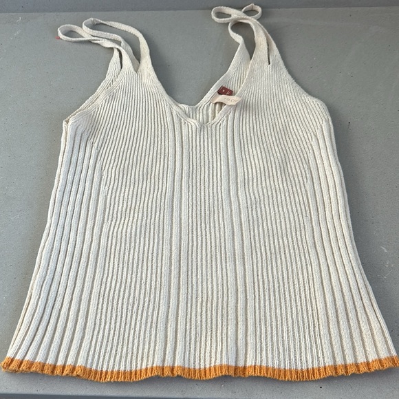 Pilcro- made in Italy soft knit sleeveless sweater. - Picture 3 of 3